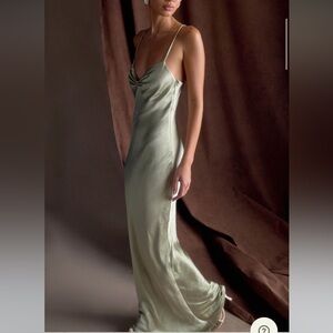 Meshki Lilly Sweatheart Satin Maxi Dress in Sage Medium